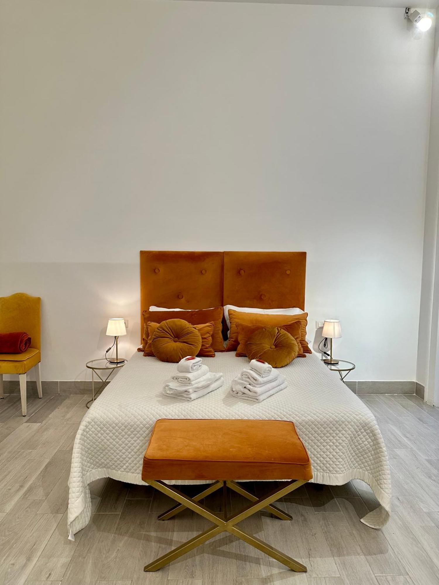 Maison M Napoli Boutique Rooms Bagian luar foto