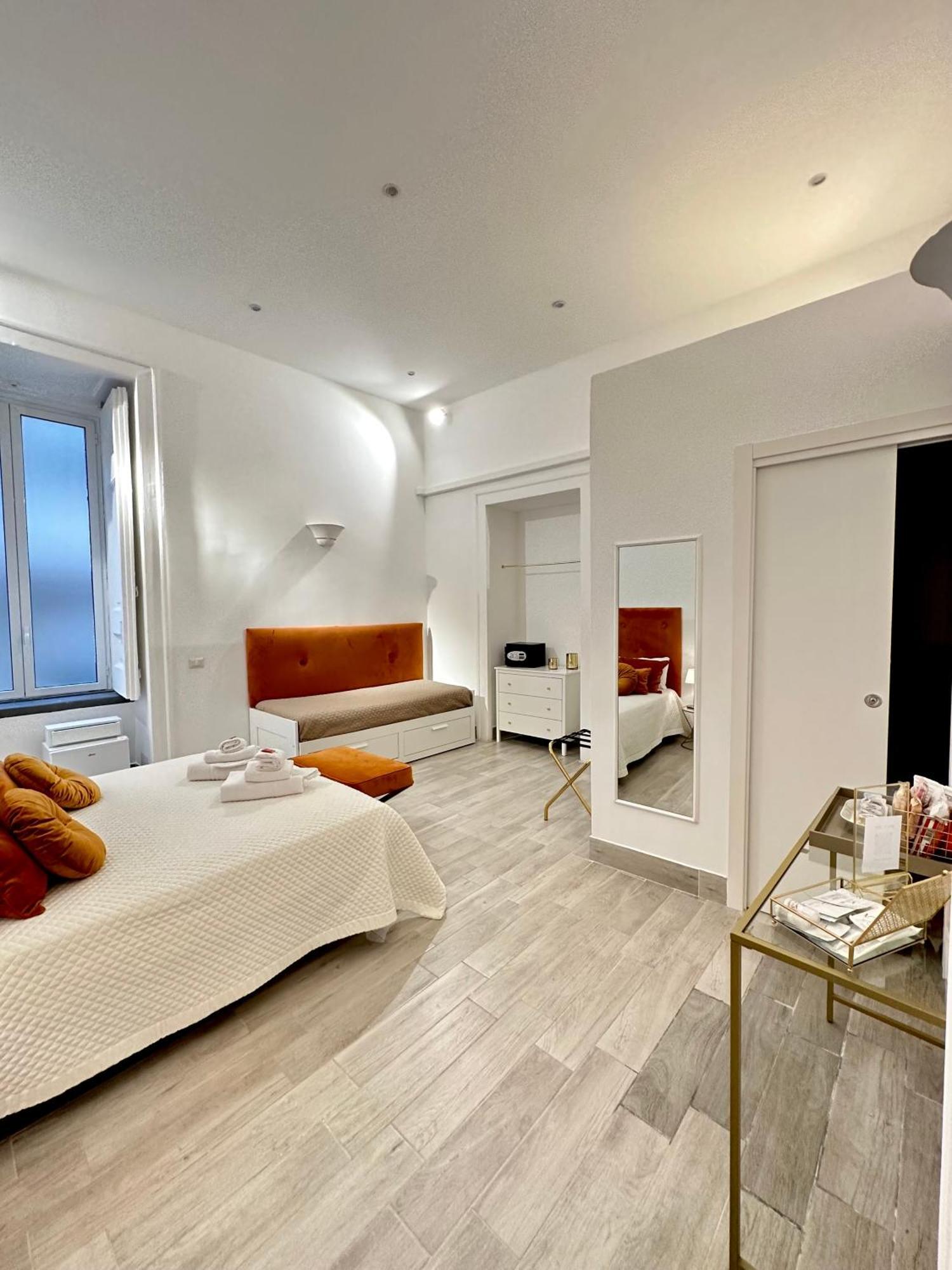 Maison M Napoli Boutique Rooms Bagian luar foto